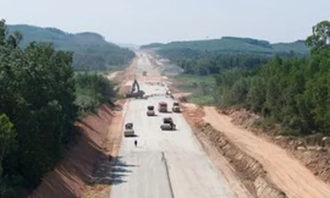 Đẩy nhanh tiến độ 4 dự án cao tốc Bắc – Nam, bảo đảm hoàn thành đúng dịp 19/12/2025