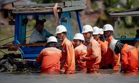 Hơn 99% khách hàng ở miền Trung – Tây Nguyên có điện trở lại sau bão số 13