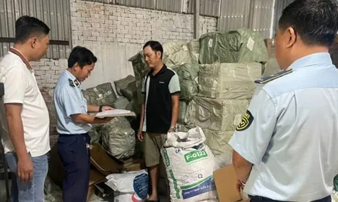 Phát hiện kho kẹo dẻo hơn 1 tấn không nhãn mác, bán tràn lan trên mạng