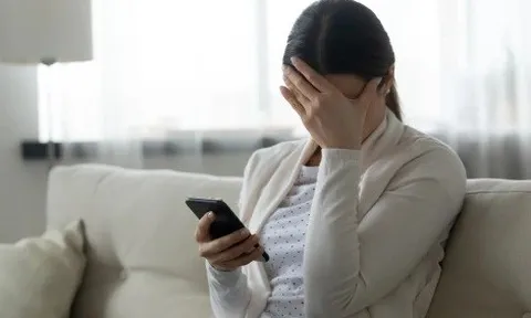 Người phụ nữ 46 tuổi dính bẫy "bạn trai online"