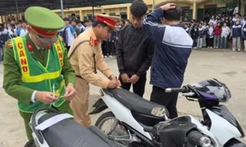 Kiểm tra bãi xe trường học tại Hưng Yên phát hiện hàng nghìn học sinh vi phạm