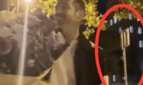 Cặp đôi đang ôm hôn tình tứ thì Messi đi ngang qua, biểu cảm ngẩn ngơ của chàng trai khiến netizen cười ngất