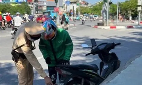 Gần 400 lái xe dùng điện thoại, che biển số khi tham gia giao thông