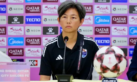 HLV Lion City Sailors thông báo học trò đã tỉnh táo sau khi ngã quỵ trên sân Thống Nhất