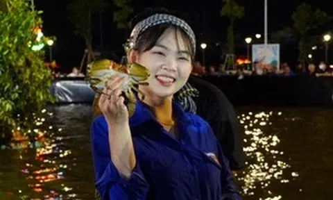 Độc lạ cuộc thi mò cua, đua cua ở Cà Mau