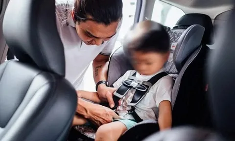 Cục CSGT nói gì về quy định ô tô chở trẻ dưới 10 tuổi phải có ghế trẻ em?