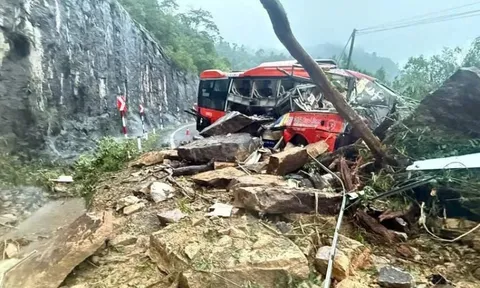 Khánh Hòa khẩn trương khắc phục sự cố sạt lở tại đèo Khánh Lê và Khánh Sơn