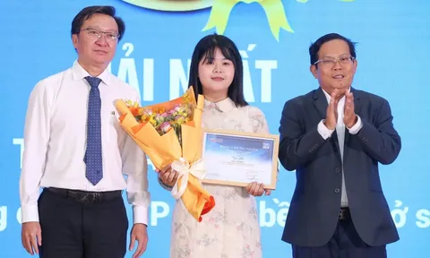 Nữ sinh 21 tuổi quê miền Trung đoạt giải nhất cuộc thi "Người Thầy kính yêu"