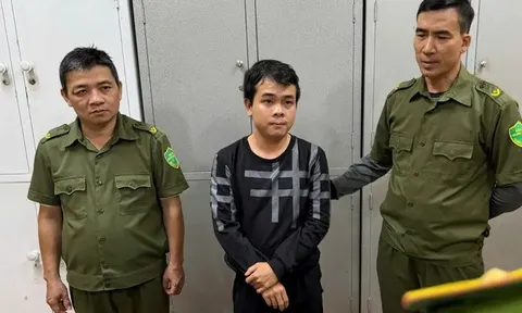 Bắt đối tượng đưa con đi học "tiện tay" giật luôn dây chuyền của bé gái lớp 1