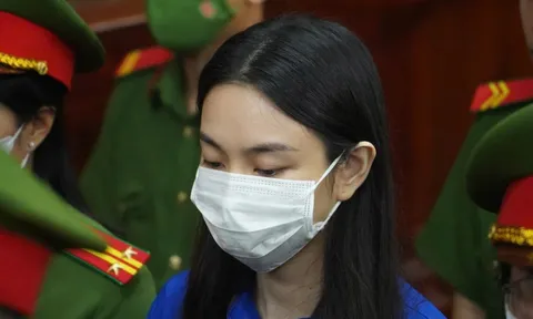 Tuyên phạt hoa hậu Thuỳ Tiên, Quang Linh Vlogs 2 năm tù về tội “Lừa dối khách hàng”.