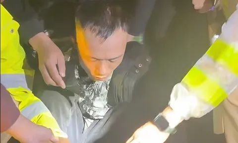 Bắt nghi phạm hiếp dâm, thủ dao nhọn trong người