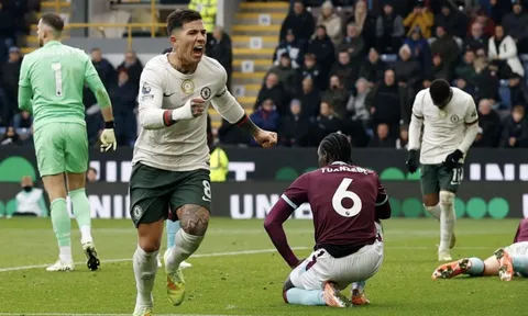 Hạ chủ nhà Burnley 2-0, Chelsea lần đầu lên Top 2 Ngoại hạng