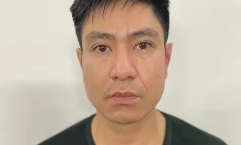 Gã trai đi ô tô và trò lừa đảo với hộp đựng "2 chiếc bánh"