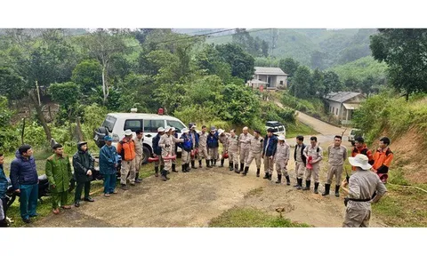 Sau mưa lũ lộ ra "thứ không muốn thấy"