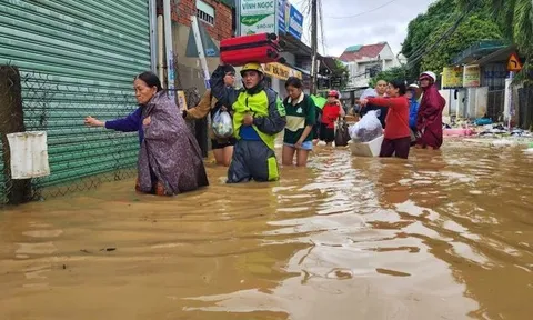 Khánh Hoà: Hỗ trợ mỗi học sinh vùng bị ngập lụt 300.000 đồng mua đồng phục