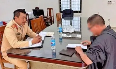 Công an Hà Nội xử phạt tài xế xe khách không nhường đường xe ưu tiên