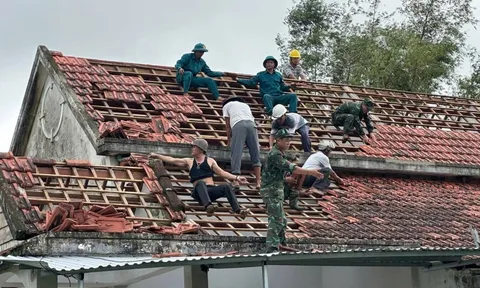 Quân khu 5 hỗ trợ xây dựng lại nhà cho nhân dân sau mưa lũ lịch sử