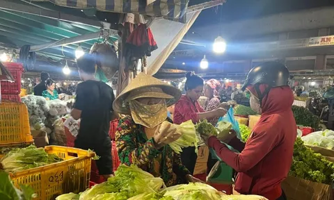Rau trái về TPHCM tăng dần, nhiều loại chỉ 10.000 đồng/kg