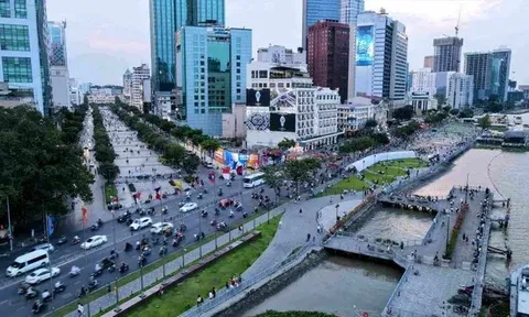 Xây dựng hai cầu đi bộ qua đường Tôn Đức Thắng