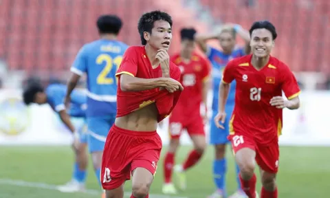 Lê Văn Thuận xứng danh "Neymar" Việt Nam