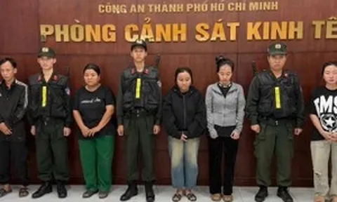 Bắt nhóm làm giả hàng trăm nghìn chai dầu gió ở TPHCM