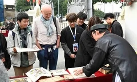 'Đánh thức' tranh Đông Hồ