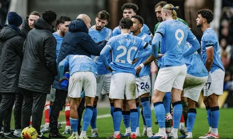 Bị Sunderland cầm chân, Man City hụt hơi cuộc đua vô địch