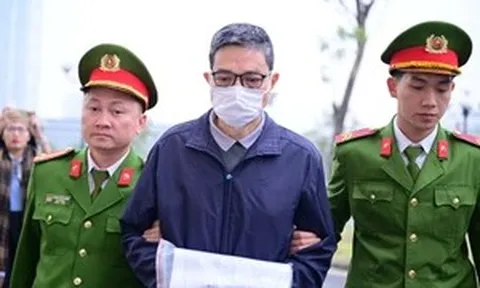 Hai cựu Cục trưởng Cục ATTP và hàng chục thuộc cấp hầu tòa