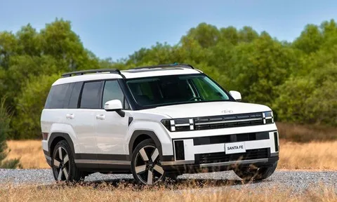 Hyundai tiếp tục chơi lớn ngay đầu năm mới: Santa Fe, Palisade giảm cao nhất 220 triệu