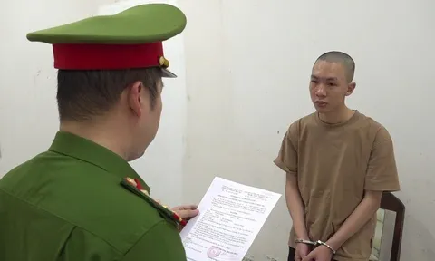 Bắt đối tượng giả danh giảng viên đại học lừa bán đồng phục cho sinh viên