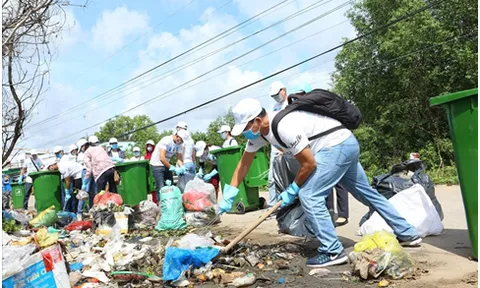 Công ty La Vie tổ chức chương trình tình nguyện ngày hội dọn rác