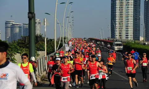 Hàng ngàn vận động viên chinh phục &#039;Cung đường xanh&#039; tại giải Techcombank 2019