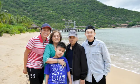 Vừa tung liveshow , Dương Triệu Vũ tung ảnh quây quần bên gia đình