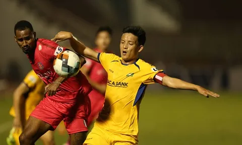 Văn Đức ghi điểm với thầy Park trên sân Thống Nhất