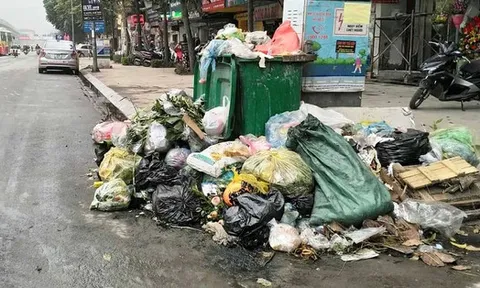 Hà Nội “ngộp thở” thở vì rác thải: Chính quyền chậm trễ, người dân bức xúc