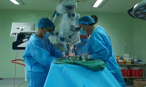 10 giờ căng thẳng phẫu thuật thành công khối u màng não lớn