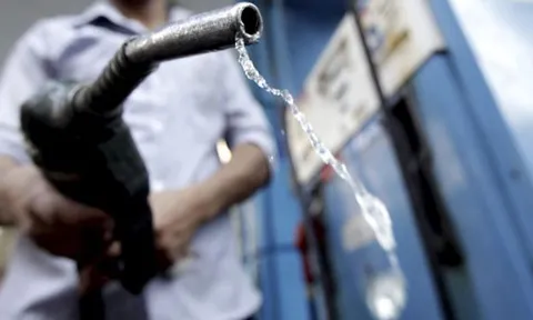 Đổ xăng như thế nào để tiết kiệm tiền và bảo vệ xe máy?