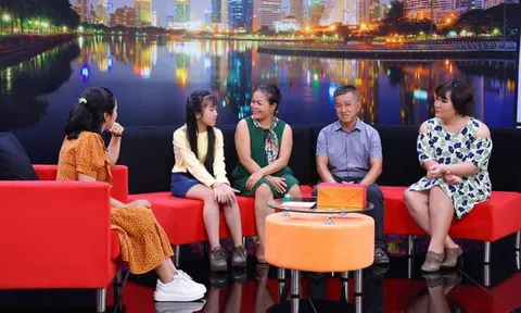 Cô bé 12 tuổi bật khóc cầu xin mẹ “Đừng gọi con là mày!”