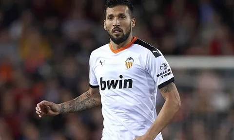 La Liga có ca nhiễm đầu tiên, họp UEFA cũng lây nhiễm?