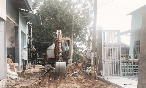 Hiến đất mở đường ở những vùng đất thép