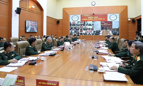 'Chống giặc' COVID-19: Quân đội diễn tập lớn