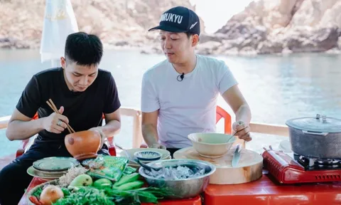 Trường Giang khiến cộng đồng mạng 'nóng rang' khi suýt làm lộ '6 múi' của Quân A.P