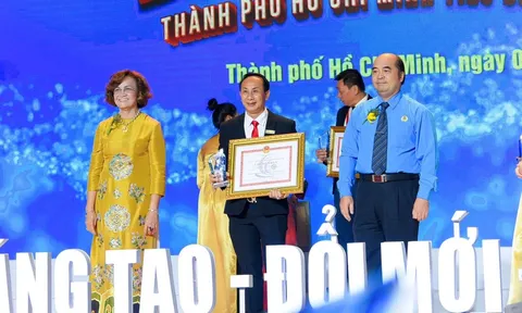 Ông chủ doanh nghiệp tem chống hàng giả được vinh danh “Doanh nhân tiêu biểu TP. Hồ Chí Minh 2020”