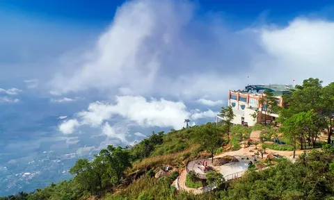 Khám phá quần thể chùa linh thiêng trên đỉnh núi Bà Đen