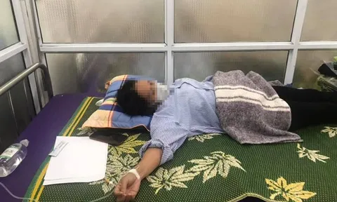 Ăn phải nấm độc lấy từ rừng về, 4 người nhập viện