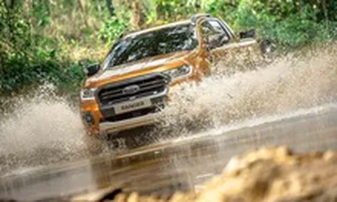 Liệu bạn đã biết vượt qua những cung đường nội đô ngập nước đúng cách?