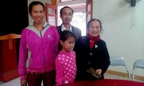 Học sinh lớp 4 nhặt được túi tiền, trả lại cho người mất