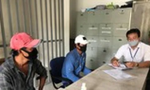 Phạt tiền hai người không đeo khẩu trang nơi công cộng ở quận Thủ Đức