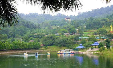 Các điểm du lịch làng nghề của Hà Nội duy trì hoạt động trong "bão" dịch