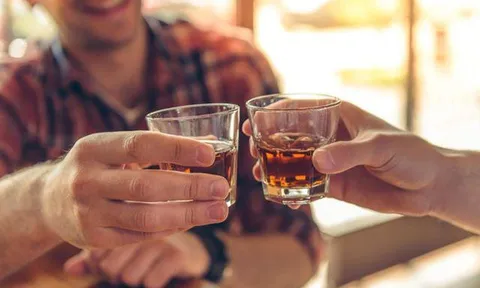 5 thói quen trước khi ăn tàn phá dạ dày khủng khiếp, còn rước cả ung thư vào người